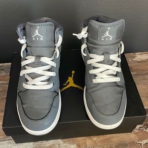Jordan 1 Mid Cool grey